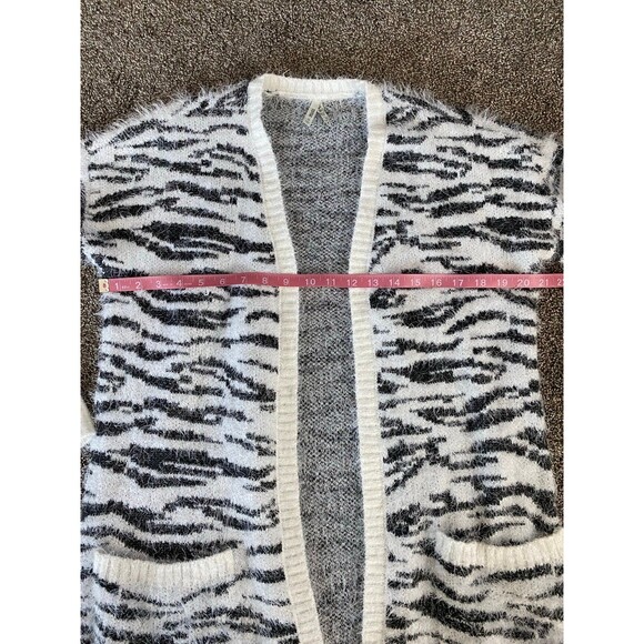 Mudd Zebra Print Fuzzy Open Front Cardigan – Size Medium – NWT - Picture 4 of 7